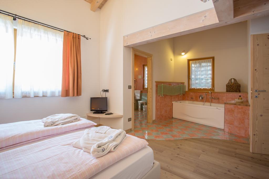 Castelir Suite Hotel Panchia Bilik gambar